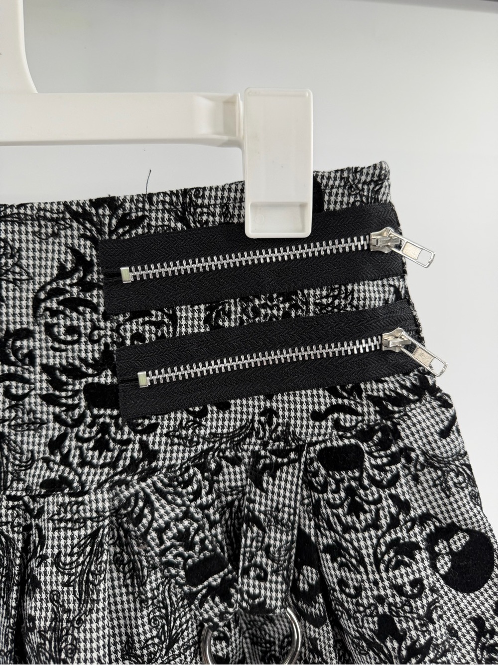 Spirit Halloween Black White Gothic Mini Skirt Zipper Ring Accents Size Small - Picture 7 of 8